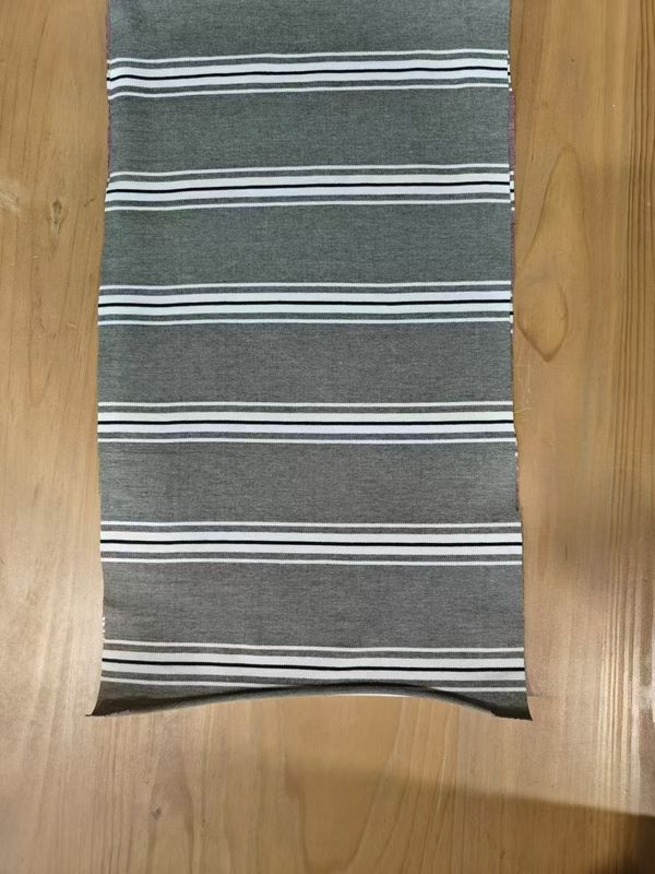 숨 쉬고 땀을 흡수 하는 피부 친화적 인 편안 한 줄무늬 물질 티셔츠