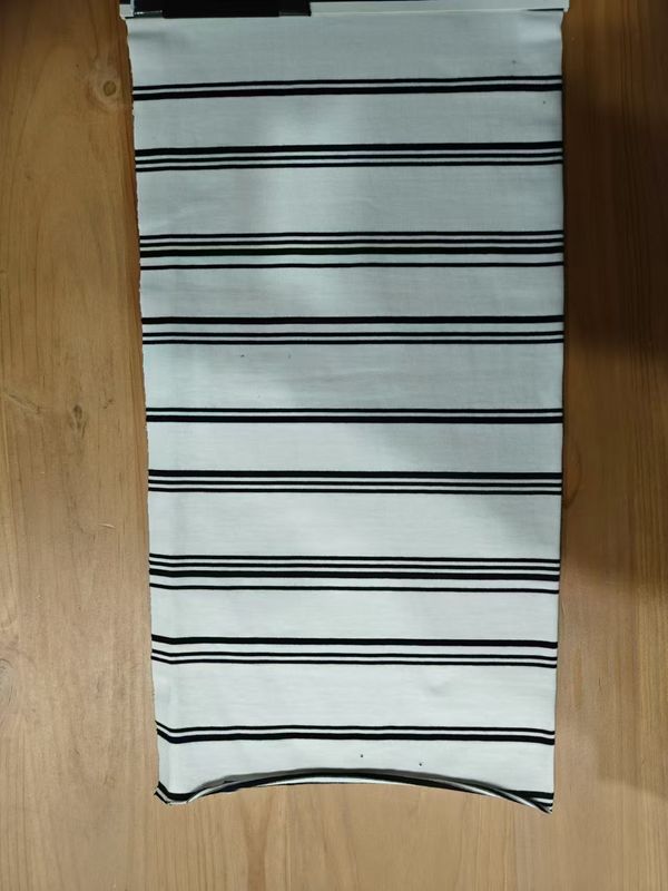 단순 피부 친화적이고 부드럽고 편안한 스트라이프 된 티셔츠 천재