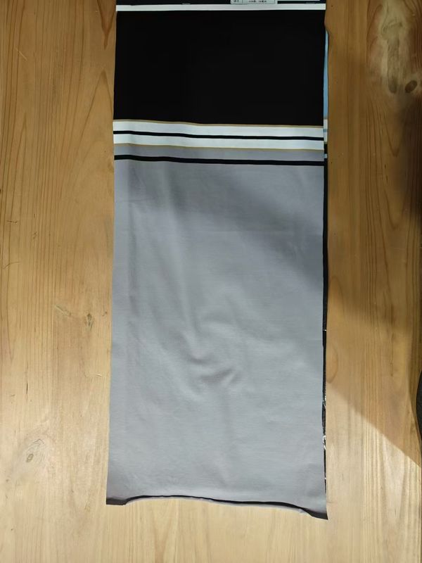 숨 쉬고 건조하고 부드럽고 피부 친화적 인 줄무늬 물질 천