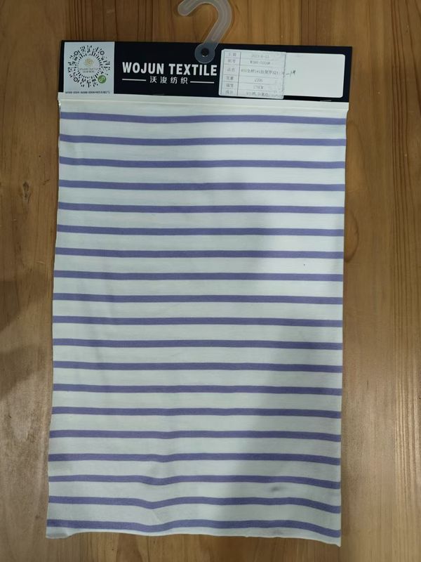편안 하고 부드러운 부드러운 피부 친화적 인 줄무늬 넥타이 천