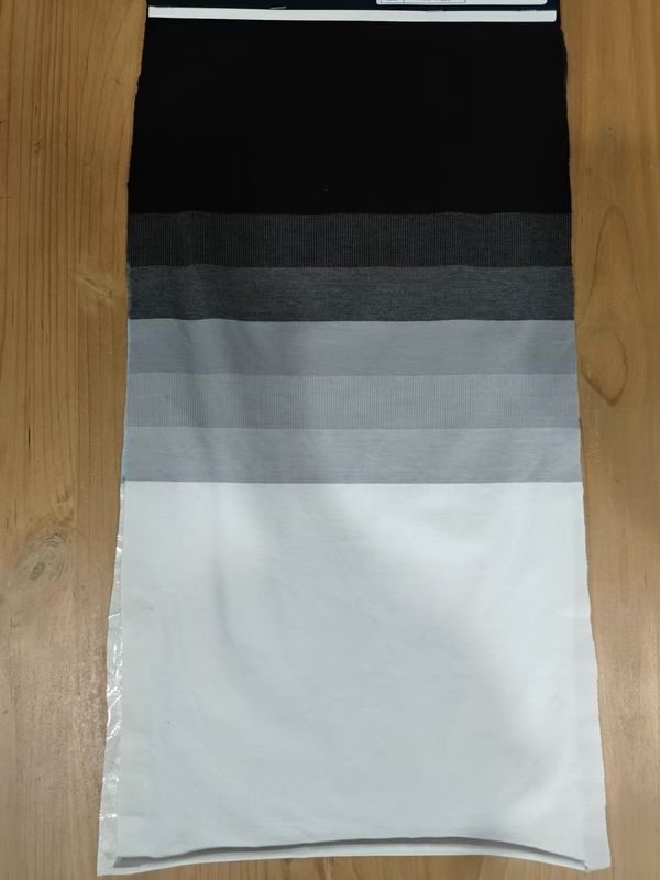 편안하고 세련되고 내구성 있고 피부 친화적 인 캐주얼 웨어용 스트라이프 된 직물