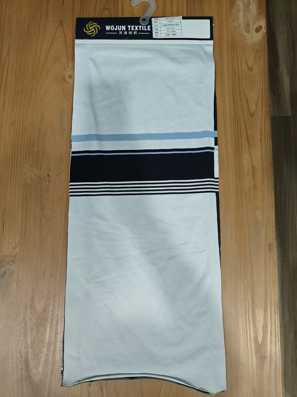 환경 친화적이고 유행적이며 내구성 있고 부드러운 줄무늬 넥타이