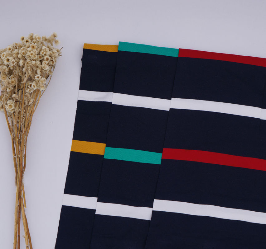 고품질 그리고 호흡이 좋고 편안한 스트라이프 된 넥타이 천