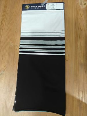 좋은 품질의 자연스럽고 편안한 부드러운 줄무늬 넥타이 천