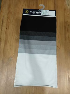 편안하고 세련되고 내구성 있고 피부 친화적 인 캐주얼 웨어용 스트라이프 된 직물