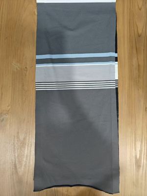 환경 친화적이고 유행적이며 내구성 있고 부드러운 줄무늬 넥타이