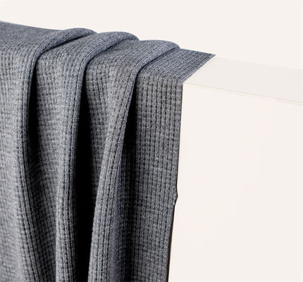 좋은 가격 착용 저항성 건강하고 세련된 T-셔츠를 위한 호흡 가능한 줄무늬 물질 온라인으로