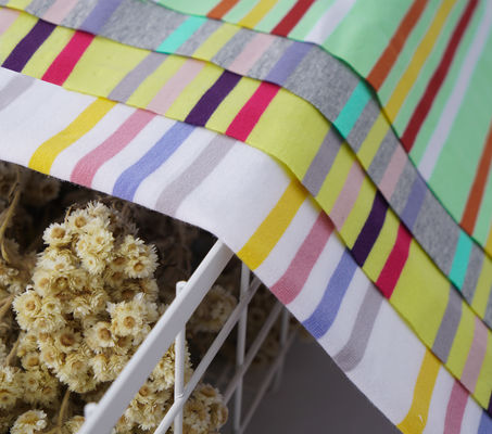 좋은 가격 자연 피부 친화적 인 숨 쉬는 스트라이프 된 직물 레저 웨어 온라인으로