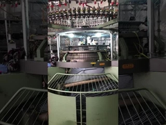 가볍고 숨 쉬는 부드러운 줄무늬 넥타이 천